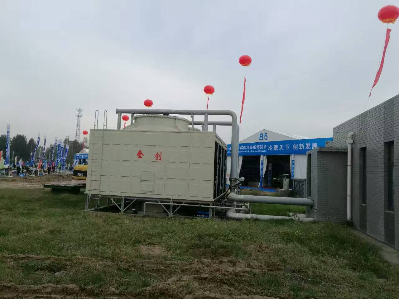 商丘民權(quán)夢蝶會(huì)展中心金創(chuàng)牌玻璃鋼橫流方塔